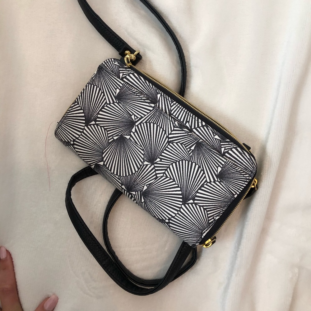 Seashell over the shoulder wallet